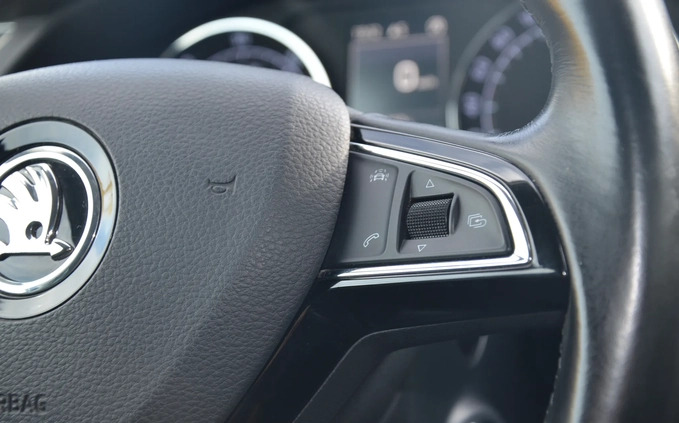 Skoda Superb cena 63900 przebieg: 205000, rok produkcji 2016 z Wałbrzych małe 137